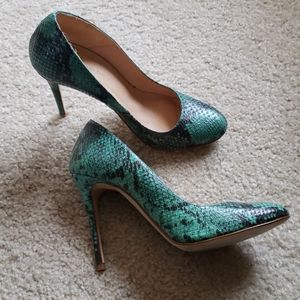 Zara 40 classic snakeskin pumps